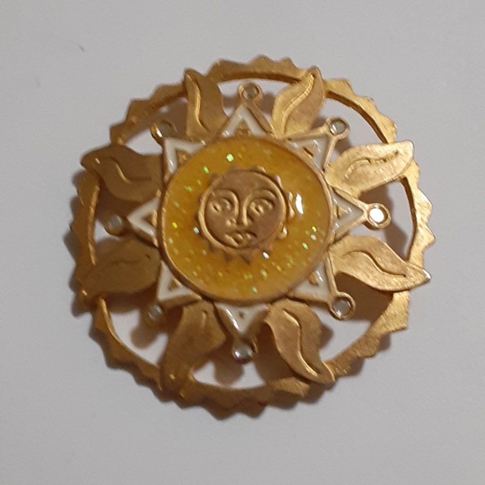 Vintage Newpro gold tone sun brooch pin 2" celestial  very good condition